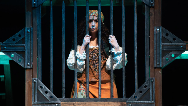 "El jorobado”, un espectáculo de Saltantes Teatro