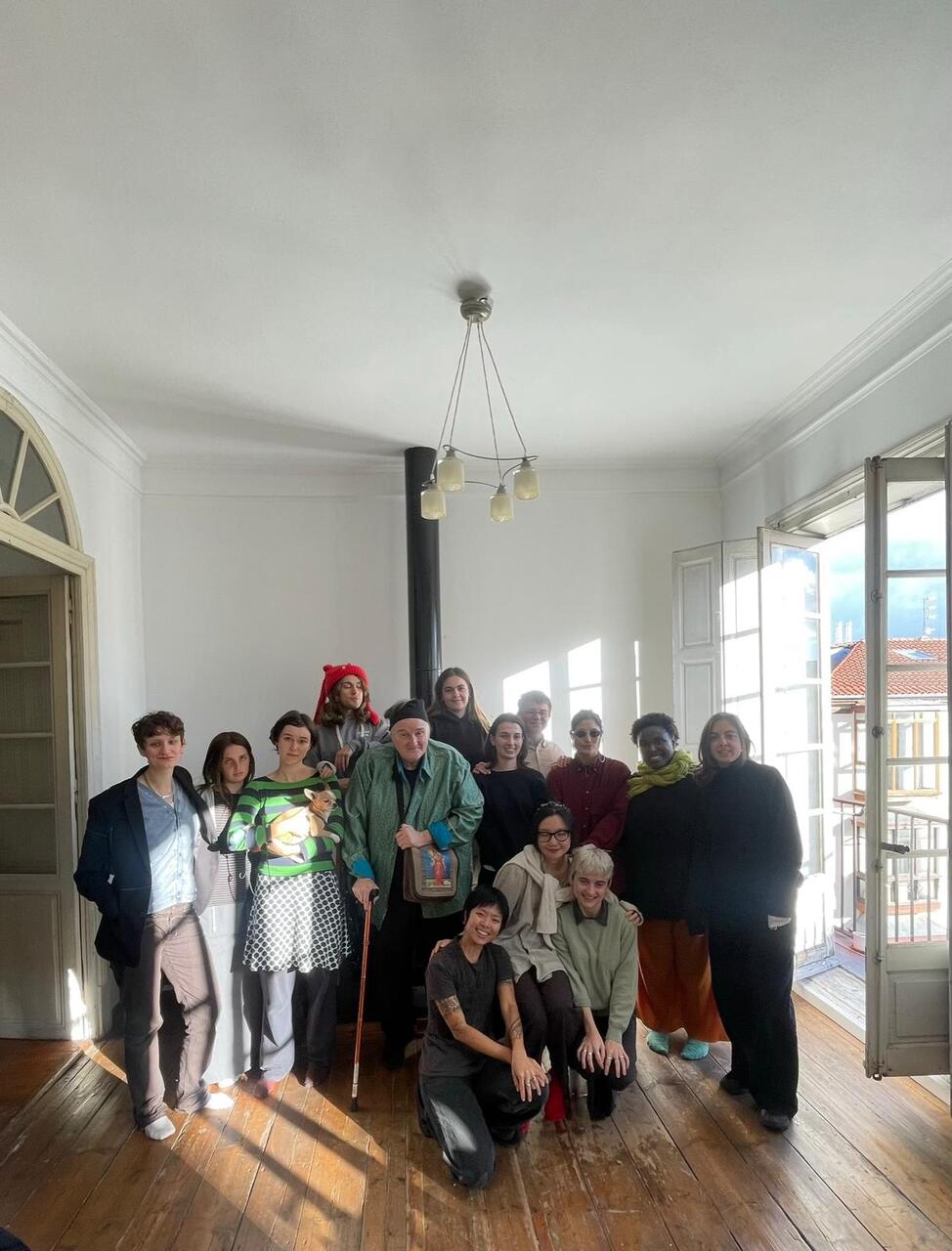 Exhibición del proyecto escénico colaborativo “Karaokeplay" y performance de Lara Ferrari