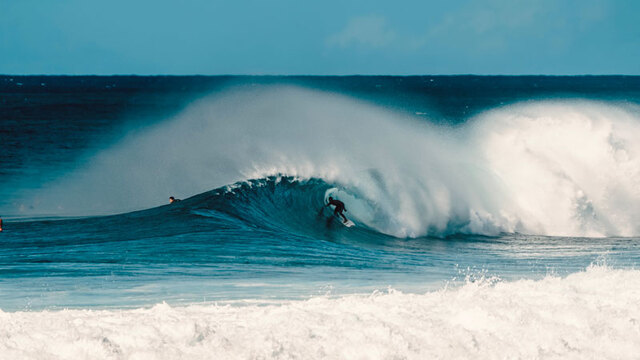 Dentro de una ola. Encuentro entre surf, foto y cultura oceánica