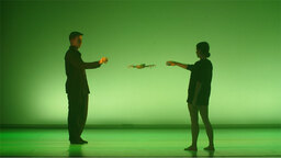 "Todo este ruido", danza para dos intérpretes y un dron