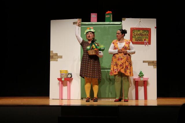 "Esto es un poema", títeres y clown con Violeta y Péndula