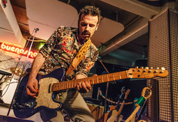 Alabama Monroe en formato electroacústico en las Matinés de Cajas de Música