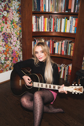 Emma Swift llega a Cajas de Música con el guitarrista Luther Russell
