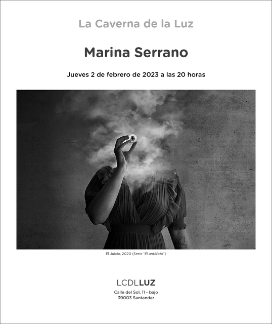 Marina Serrano enciende el escaparate de La Caverna de la Luz