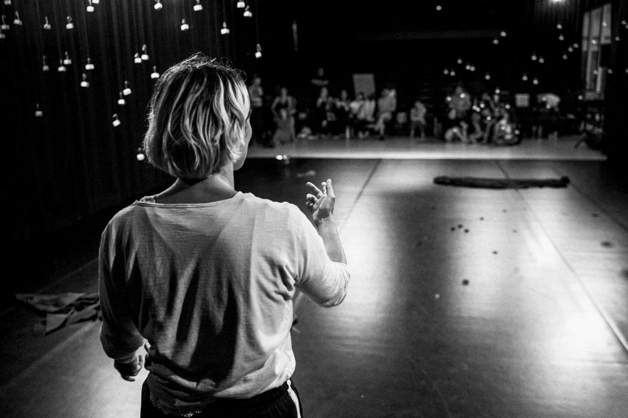 Al otro lado. La comunidad a escena, un proyecto inédito para vivir la escena desde un lugar distinto